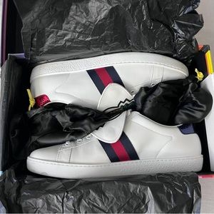Gucci sneakers size 40